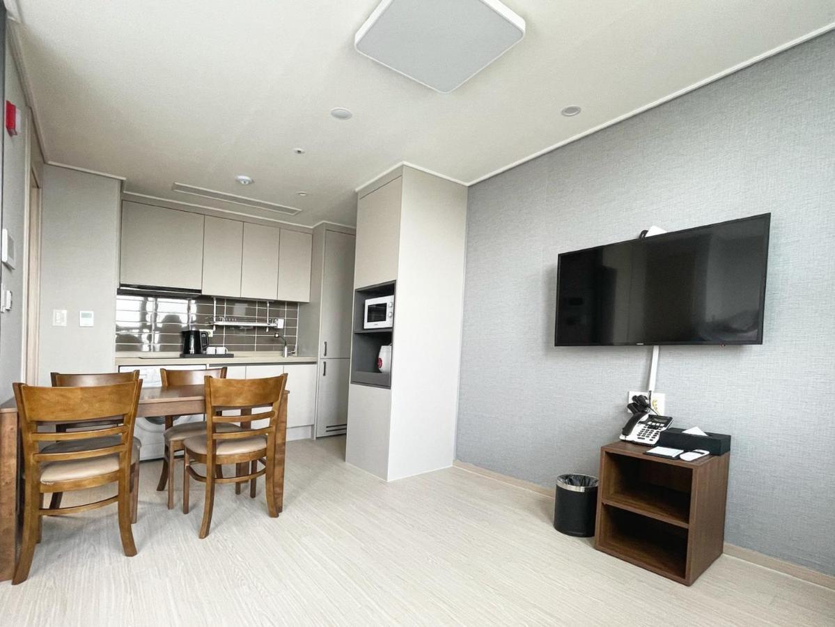 Donghae Oceancity Residence Hotel Экстерьер фото